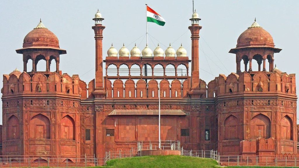 Independance Day 2025: स्वतंत्रता दिवस समारोह से ठीक एक हफ्ते पहले नई दिल्ली स्थित लाल...
