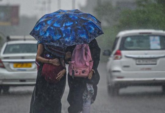 भारतीय मौसम विभाग ने उत्तरी दिल्ली, पश्चिमी दिल्ली, दक्षिणी दिल्ली,...