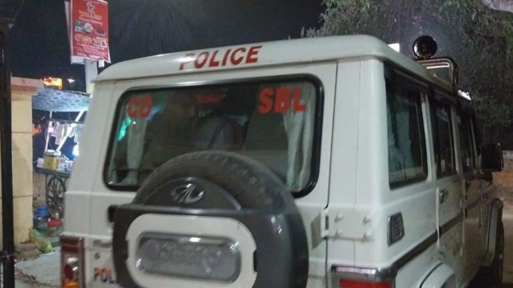 राहगीरों ने महिला के शरीर के अंगों से भरे थैले देखे तो उन्होंने तुरंत...