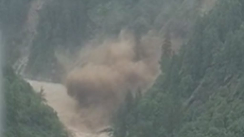 उत्तरकाशी का धराली गांव, जो गंगोत्री धाम के रास्ते में एक महत्वपूर्ण पड़ाव...