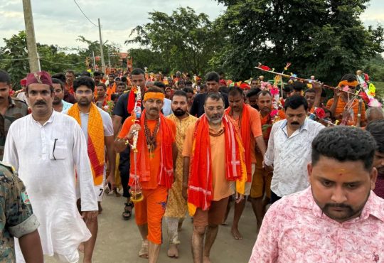 झारखंड के देवघर में बाबा बैद्यनाथ मंदिर के गर्भगृह में कथित तौर पर जबरन...