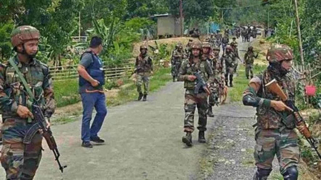 मणिपुर में सुरक्षाबलों को बड़ी कामयाबी हाथ लगी है. यहां सुरक्षाबलों ने तीन...