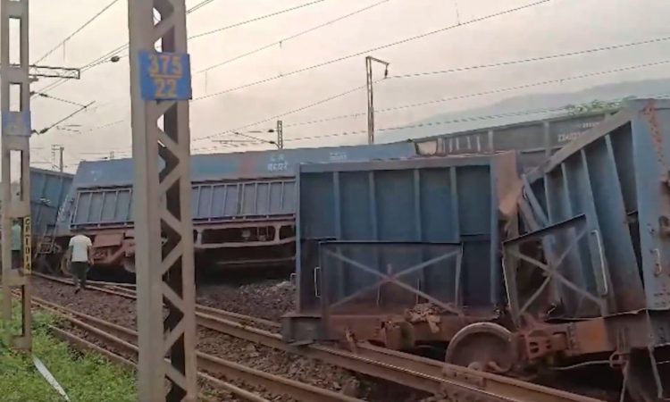 Goods Train Derails: झारखंड के सरायकेला-खरसावां जिले में चांडिल के पास शनिवार सुबह...