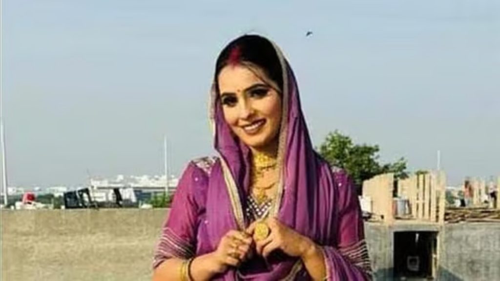 21 ઓગસ્ટના રોજ કસ્ના પોલીસ સ્ટેશન વિસ્તારના સિરસા ગામમાં આ ઘટના બની હતી. પોલીસ અનુસાર, … यह घटना 21 अगस्त को कासना थाना क्षेत्र के सिरसा गांव में घटी. पुलिस के अनुसार,...