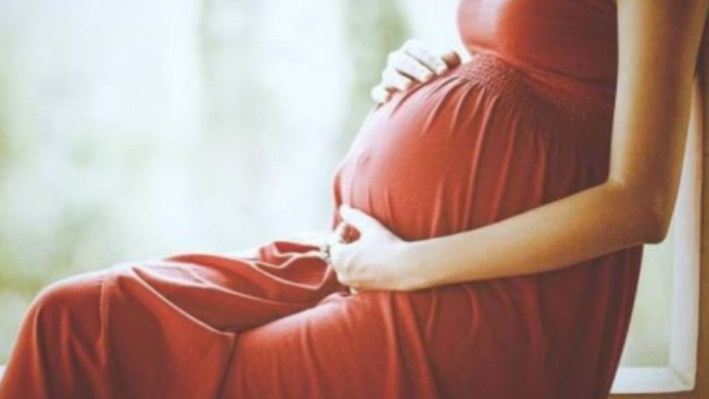 रविवार रात हरिद्वार के बहादराबाद क्षेत्र में मां गंगा मैटरनिटी एंड आई...