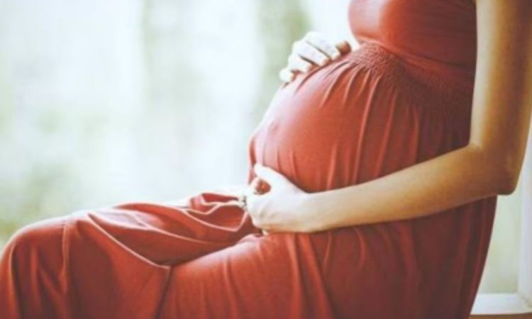 रविवार रात हरिद्वार के बहादराबाद क्षेत्र में मां गंगा मैटरनिटी एंड आई...