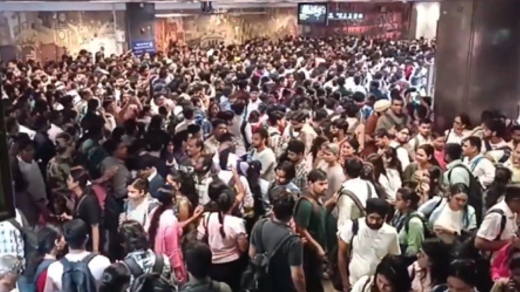 हौज खास मेट्रो स्टेशन हौज़ खास एन्क्लेव, सर्वप्रिय विहार, आरबीआई कॉलोनी और...