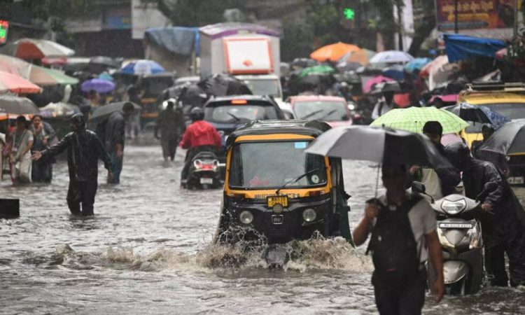 दिल्ली-यूपी समेत उत्तर भारत के कई हिस्सों में मूसलाधार बारिश का कहर देखने...
