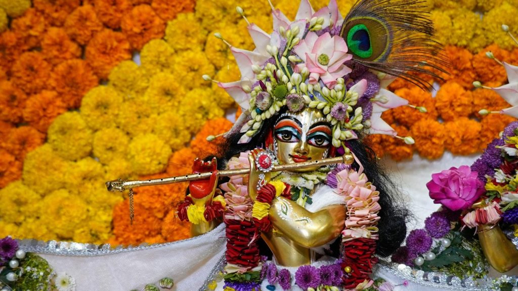 Janmashtami Vastu Tips: जन्माष्टमी के पावन पर्व पर लोग अपने घर के मंदिर की साज-सज्जा करते...