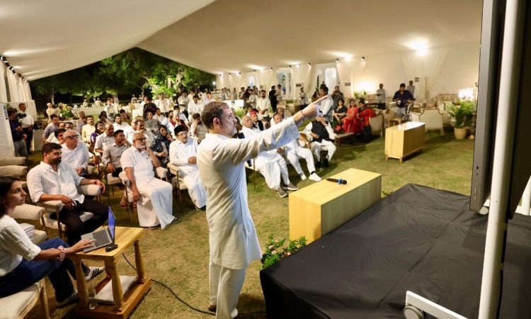 दिल्ली में कांग्रेस सांसद राहुल गांधी के आवास पर 7 अगस्त को INDIA गठबंधन के...