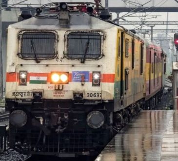 रेलवे का कहना है कि इस योजना का मकसद त्योहारों के सीजन में ट्रेनों के दोनों...