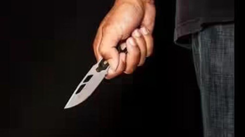 इंदौर में एक ढाबे के मालिक की तीन लोगों ने चाकू मारकर हत्या कर दी, क्योंकि...