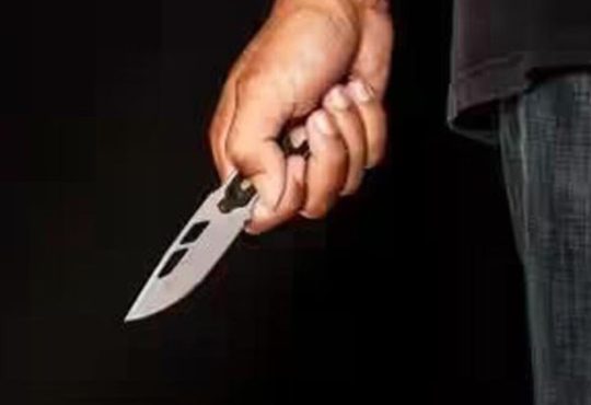 इंदौर में एक ढाबे के मालिक की तीन लोगों ने चाकू मारकर हत्या कर दी, क्योंकि...