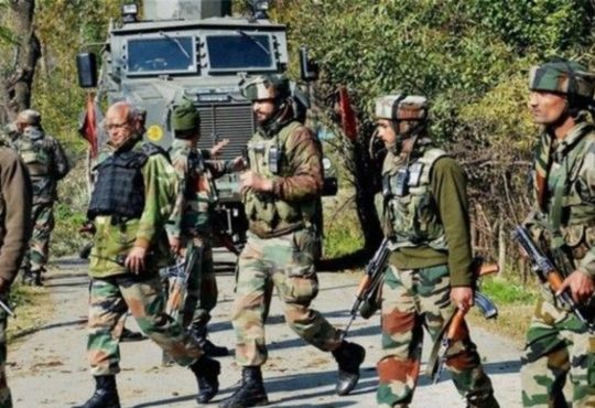 जम्मू-कश्मीर के किश्तवाड़ क्षेत्र में रविवार को सुरक्षा बलों और...