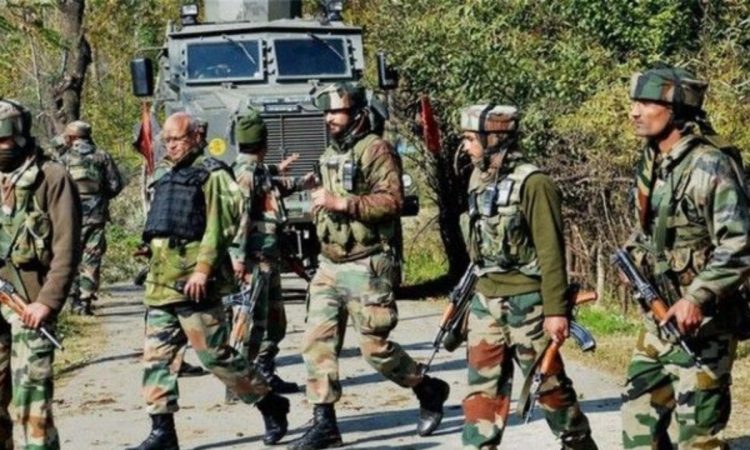 जम्मू-कश्मीर के किश्तवाड़ क्षेत्र में रविवार को सुरक्षा बलों और...