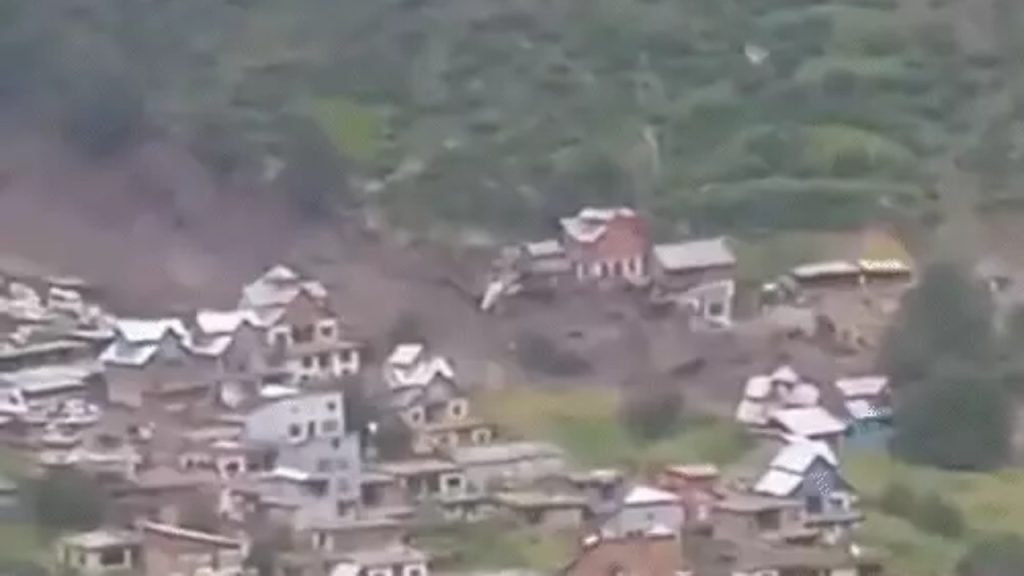 जम्मू-कश्मीर के किश्तवाड़ जिले के पड्डर सब-डिवीजन में गुरुवार दोपहरबादल...