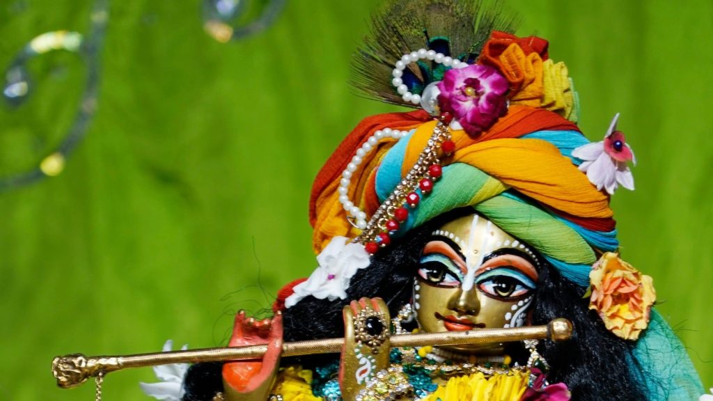 Krishna Ji Ki Aarti: हर साल श्रीकृष्ण जन्माष्टमी का पर्व भाद्र पद माह के कृष्ण पक्ष की...