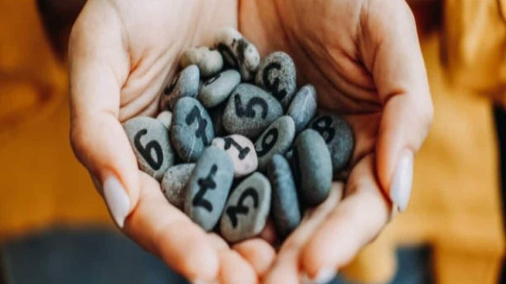 Numerology Horoscope 15 August 2025: ज्योतिष शास्त्र की तरह अंक ज्योतिष से भी जातक के भविष्य,...