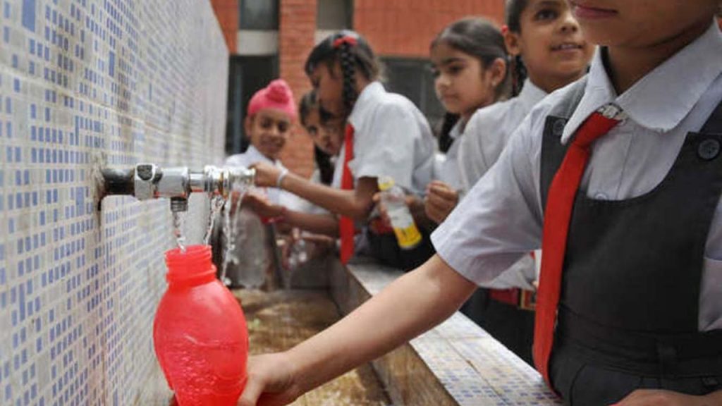 कर्नाटक के बेलागावी जिले में एक सरकारी स्कूल की पानी की टंकी में जहर...