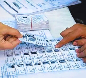 पश्चिम बंगाल में मतदाता सूची में गड़बड़ी पकड़ी गई, 4 चुनाव अधिकारियों का होगा निलंबन