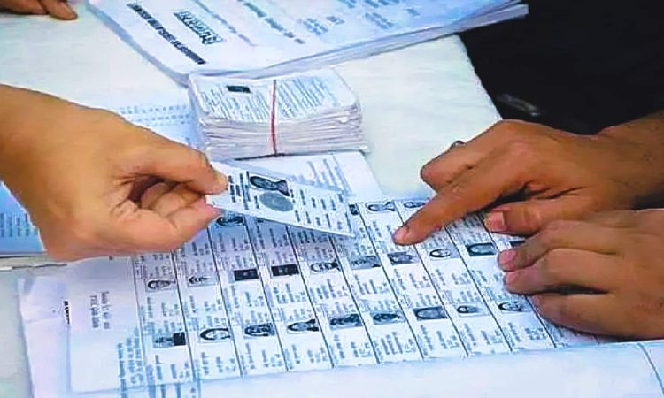 पश्चिम बंगाल में मतदाता सूची में गड़बड़ी पकड़ी गई, 4 चुनाव अधिकारियों का होगा निलंबन