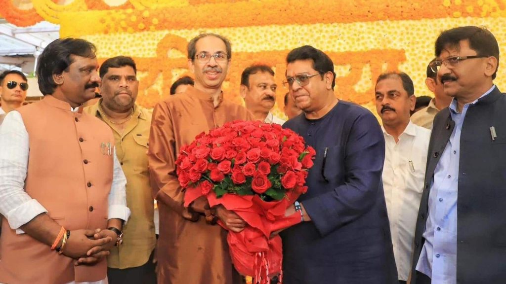 महाराष्ट्र: MNS प्रमुख ने दी उद्धव ठाकरे को जन्मदिन की बधाई, 6 साल बाद पहुंचे 'मातोश्री'