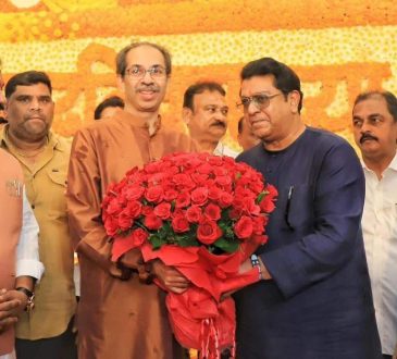 महाराष्ट्र: MNS प्रमुख ने दी उद्धव ठाकरे को जन्मदिन की बधाई, 6 साल बाद पहुंचे 'मातोश्री'