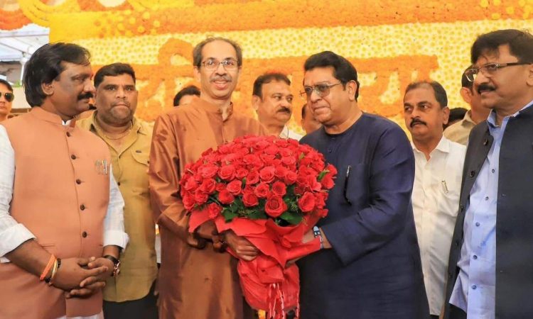 महाराष्ट्र: MNS प्रमुख ने दी उद्धव ठाकरे को जन्मदिन की बधाई, 6 साल बाद पहुंचे 'मातोश्री'