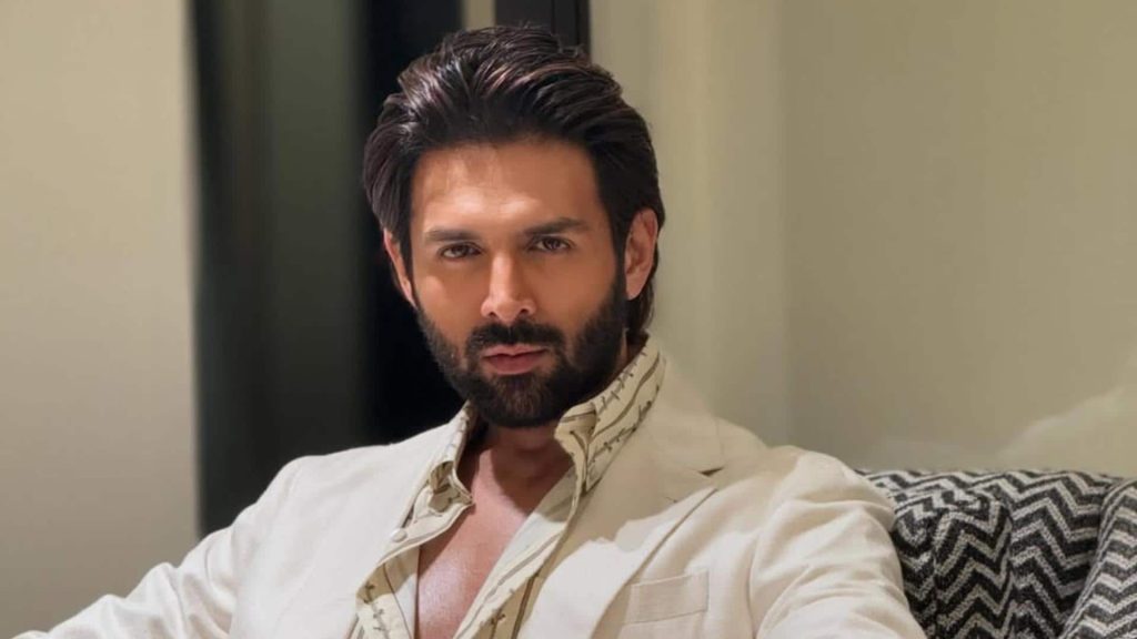 'अमरन' के निर्देशन राजकुमार पेरियासामी से बातचीत कर रहे कार्तिक आर्यन, सामने आई ये जानकारी