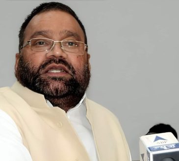रायबरेली: स्वामी प्रसाद मौर्य को माला पहनाने के बहाने युवक ने हमला किया, समर्थकों ने पीटा