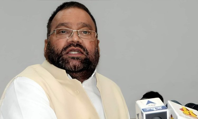 रायबरेली: स्वामी प्रसाद मौर्य को माला पहनाने के बहाने युवक ने हमला किया, समर्थकों ने पीटा