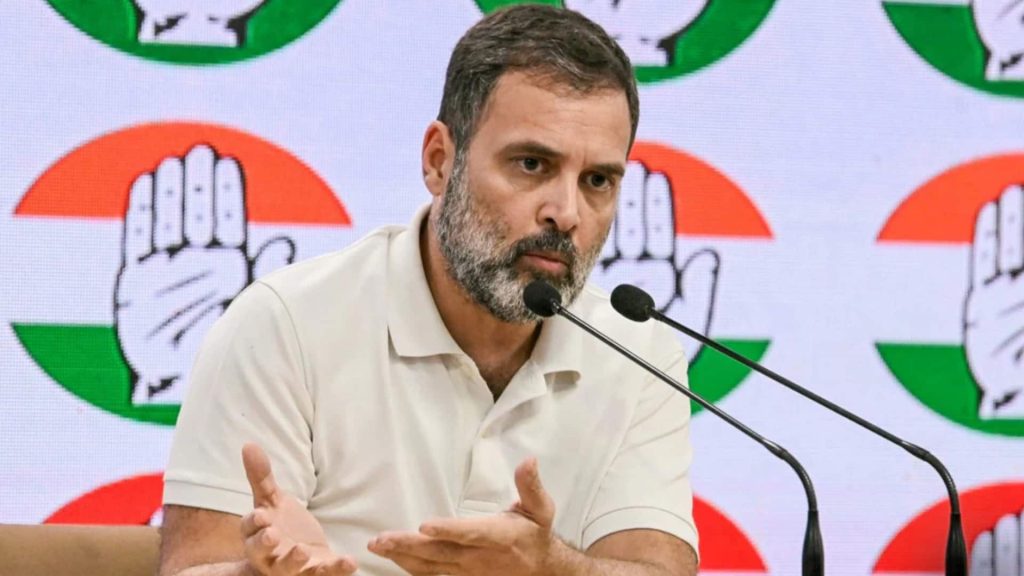 રાહુલ ગાંધીએ ચૂંટણી પંચને ‘પુરાવા’ સાથે ઘેરી લીધી હતી, એમ જણાવ્યું હતું કે- મહારાષ્ટ્રની ચૂંટણીઓ સખ્તાઇથી કરવામાં આવી હતી राहुल गांधी ने 'सबूतों' के साथ चुनाव आयोग को घेरा, बोले- महाराष्ट्र चुनावों में धांधली हुई