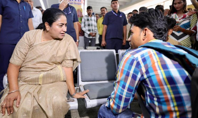 दिल्ली की मुख्यमंत्री रेखा गुप्ता का ऐलान, झुग्गी-बस्ती वालों को घर दिए बिना नहीं चलेगा बुलडोजर