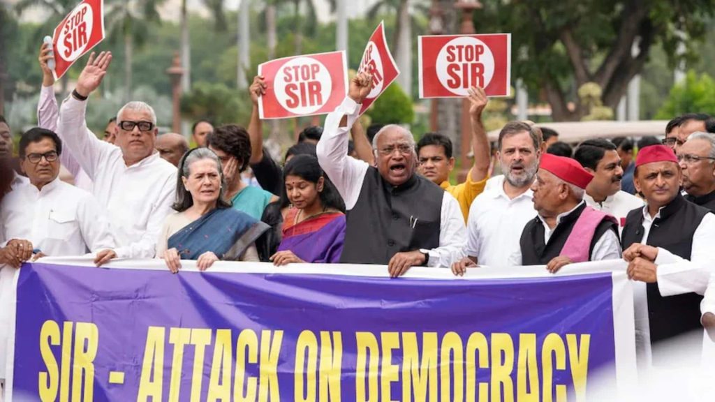 ભારતના જોડાણથી ‘મત ચોરી’ માર્ચ, રાહુલ ગાંધી અને … INDIA गठबंधन ने निकाला 'वोट चोरी' मार्च, हिरासत में लिए गए राहुल गांधी और प्रियंका