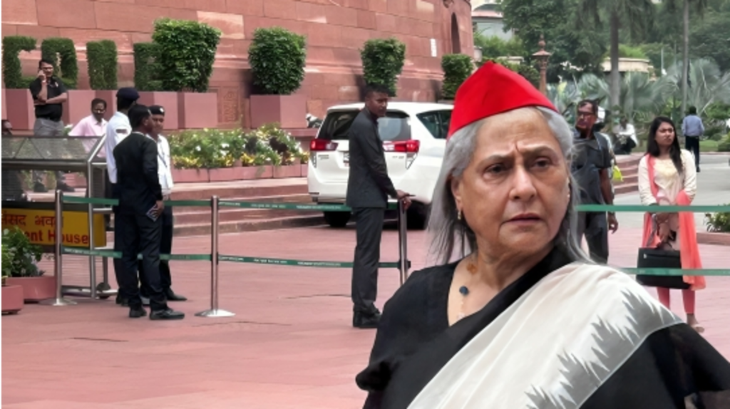 जया बच्चन ने सेल्फी ले रहे प्रशंसक को धक्का देकर फटकारा, बोलीं- क्या है ये