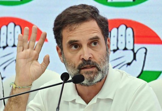 कर्नाटक: CEO ने वोट चोरी के दावे पर राहुल गांधी को भेजा नोटिस, मांगे संबंधित दस्तावेज
