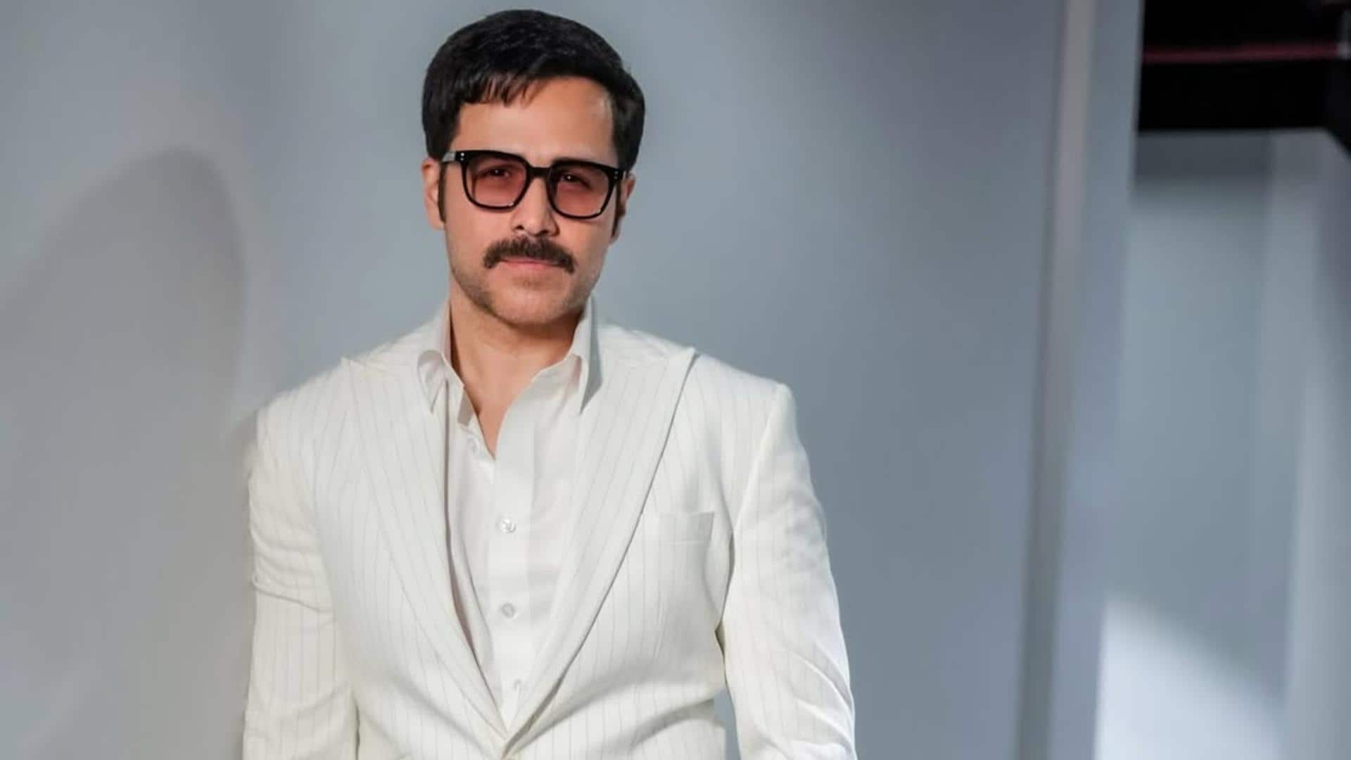 ઇમરાન હાશ્મીનો દેખાવ 'ગનમાસ્ટર જી 9' ના સેટમાંથી લીક થયો, વિડિઓ વાયરલ થઈ રહી છે ઇમરાન હાશ્મીનો દેખાવ 'ગનમાસ્ટર જી 9' ના સેટમાંથી લીક થયો, વિડિઓ વાયરલ થઈ રહી છે