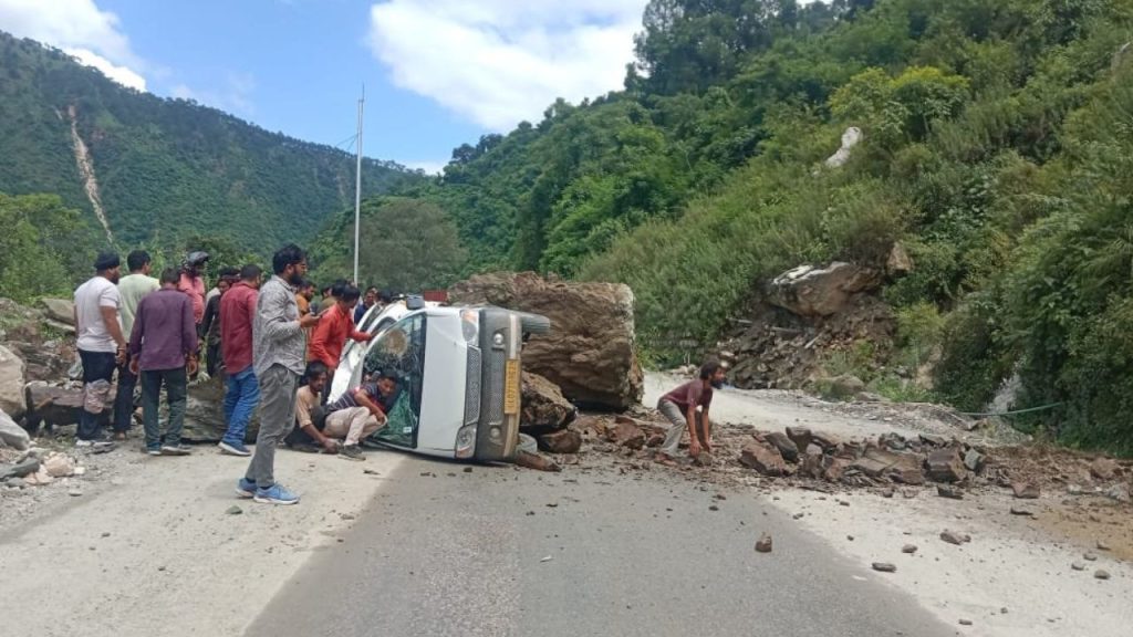 उत्तराखंड के पहाड़ी इलाकों में लगातार हो रही मूसलाधार बारिश ने तबाही मचा...