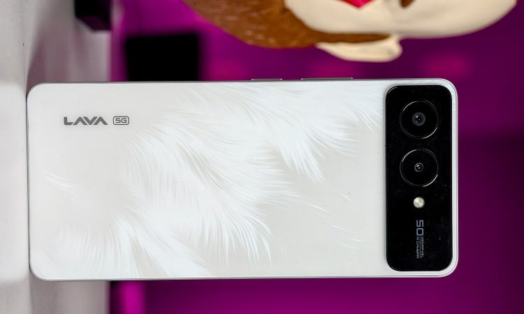 सेगमेंट का सबसे पतला फोन Lava Blaze AMOLED 2 5G भारत में लॉन्च हो गया है। यह फोन बस 7.55mm...