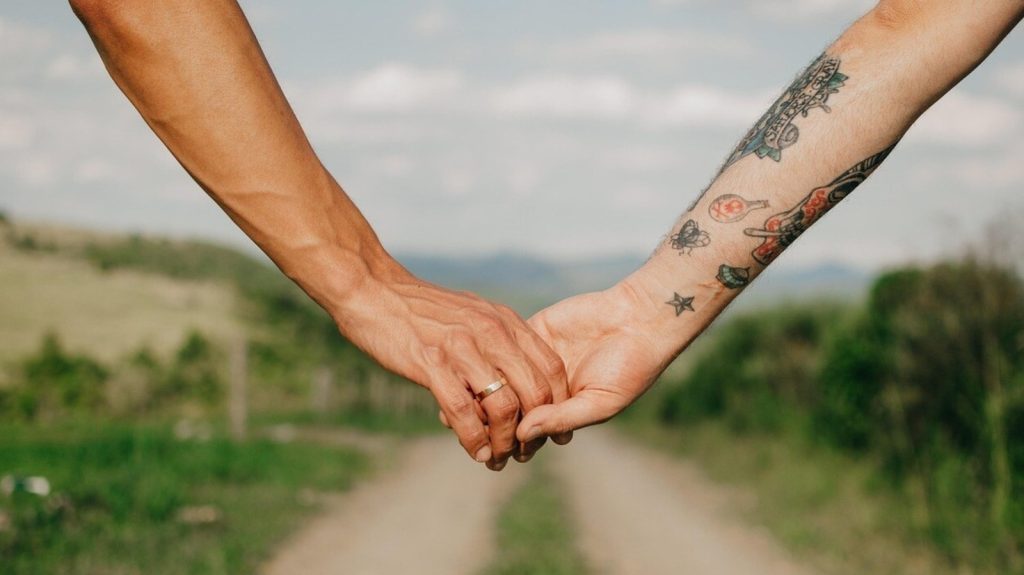 Love and Relationship Horoscope for Today: मेष से लेकर मीन राशि वालों के लिए आज का दिन प्यार के मामले...