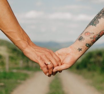 Love and Relationship Horoscope for Today: मेष से लेकर मीन राशि वालों के लिए आज का दिन प्यार के मामले...