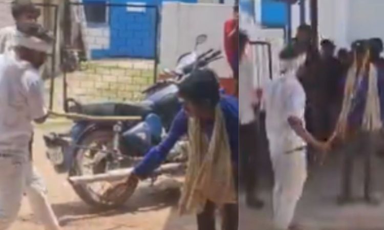 मध्य प्रदेश में एक आदमी ने चोरी के शक में एक युवक की बेरहमी से पीटाई कर दी....