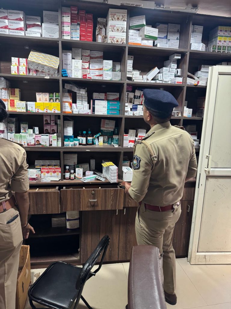છેલ્લા ૪ વર્ષમાં રાજ્યમાં દરોડા પાડીને આશરે રૂ. ૬ કરોડ થી વધુની દવાઓ / કોસ્મેટીક બનાવટો જપ્ત કરવામાં આવી
