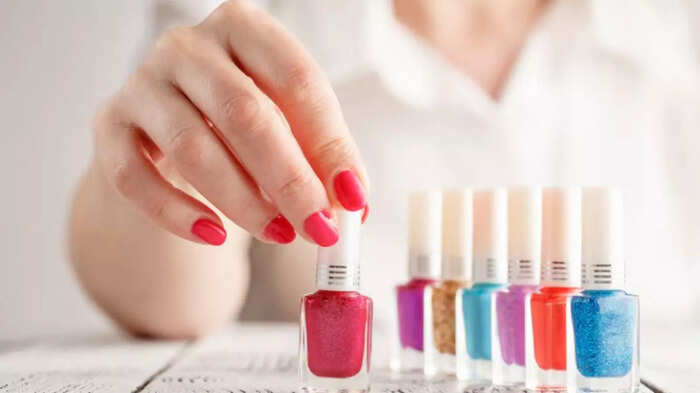 જો તમે આ સાંભળો છો, તો તમે ક્યારેય નેઇલ પોલિશ લાગુ કરશો નહીં, ભૂલ કેન્સર હોઈ શકે છે! nail paints or nail extensions side effects these beauty products can cause reproductive hormones problems cancer