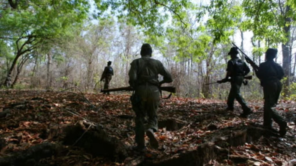 Naxal encounter in Bijapur: बीजापुर में नक्सलियों के साथ मुठभेड़ में दो जवान घायल हो गए. एक...