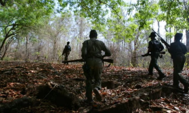 Naxal encounter in Bijapur: बीजापुर में नक्सलियों के साथ मुठभेड़ में दो जवान घायल हो गए. एक...