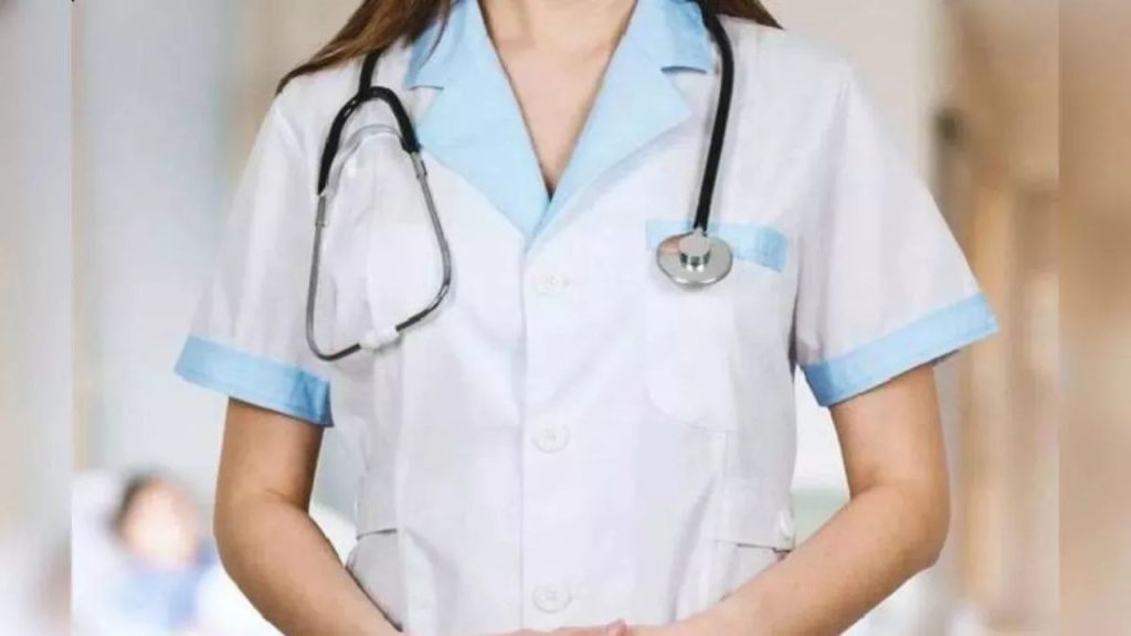 पश्चिम बंगाल के हुगली जिले में सिंगूर के एक नर्सिंग होम में 24 वर्षीय नर्स...