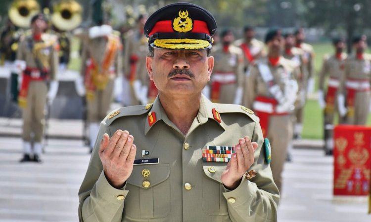 आसिम मुनीर ने एक भाषण में कहा था कि भारत एक चमकती हुई मर्सिडीज की तरह तेजी...
