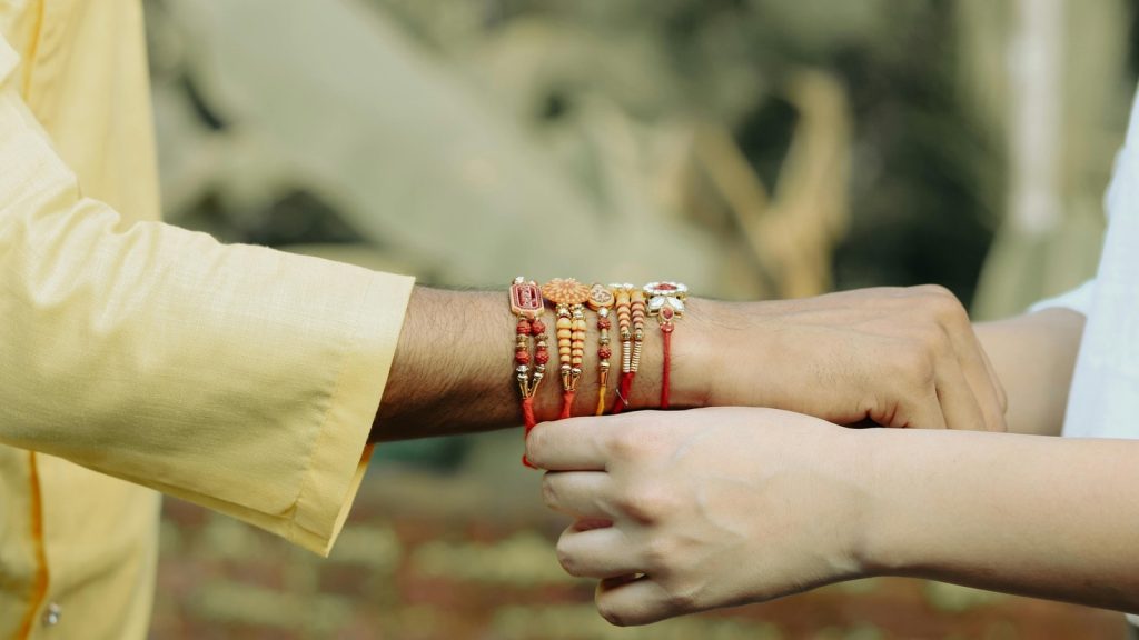 भाई-बहन के प्रेम का प्रतीक पर्व रक्षाबंधन सावन मास की पूर्णिमा को मनाया...