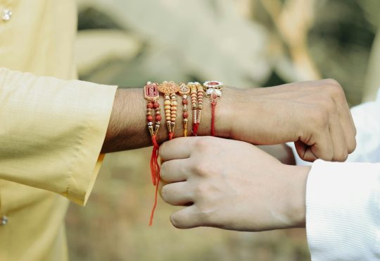 धार्मिक कथाओं के अनुसार रक्षाबंधन के पावन पर्व को मनाने की शुरुआत माता...